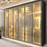 Guarda-roupa Casal 6 Portas Com 6 Portas Reflecta Com Pés Com Led Innova 100% Mdf Preto Acetinado